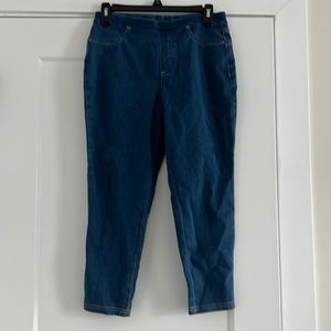 Style and co gently worn cropped jeans. Size small